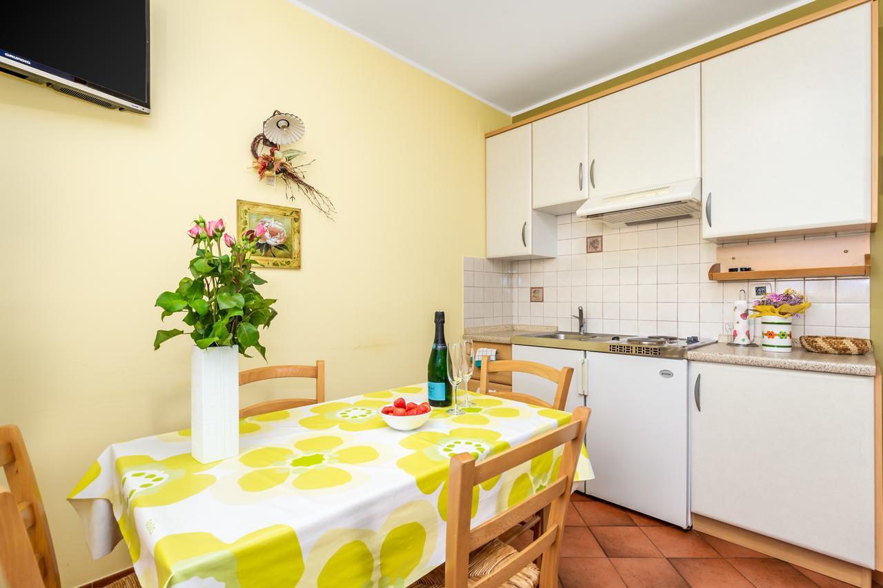 Rona Apartments Ani Ičići Kültér fotó